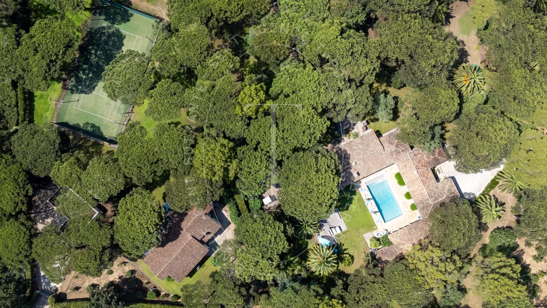 Domaine de pins, proche plages Pampelonne