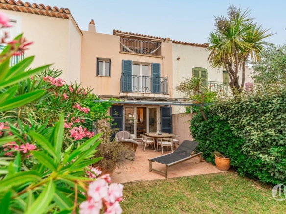 Maison avec amarrage