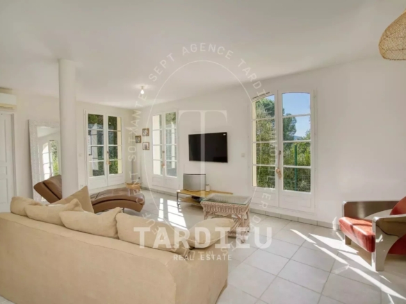 Grimaud : appartement lumineux résidence contemporaine