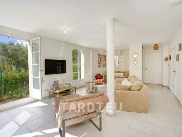 Grimaud : appartement lumineux résidence contemporaine