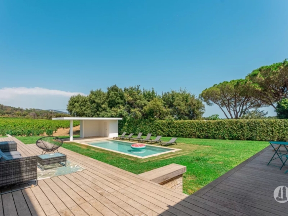 Maison moderne avec vue dégagée sur les vignes