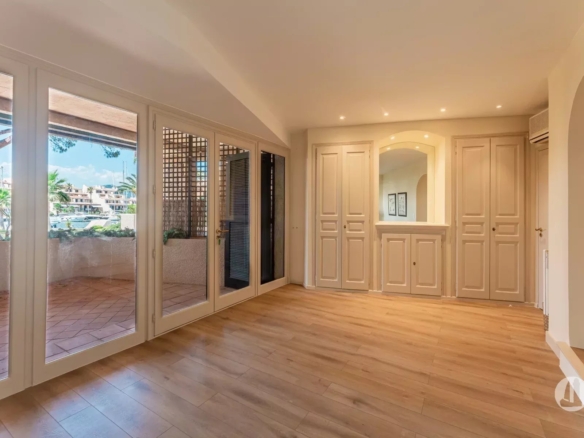 Appartement avec vue sur le port et la mer