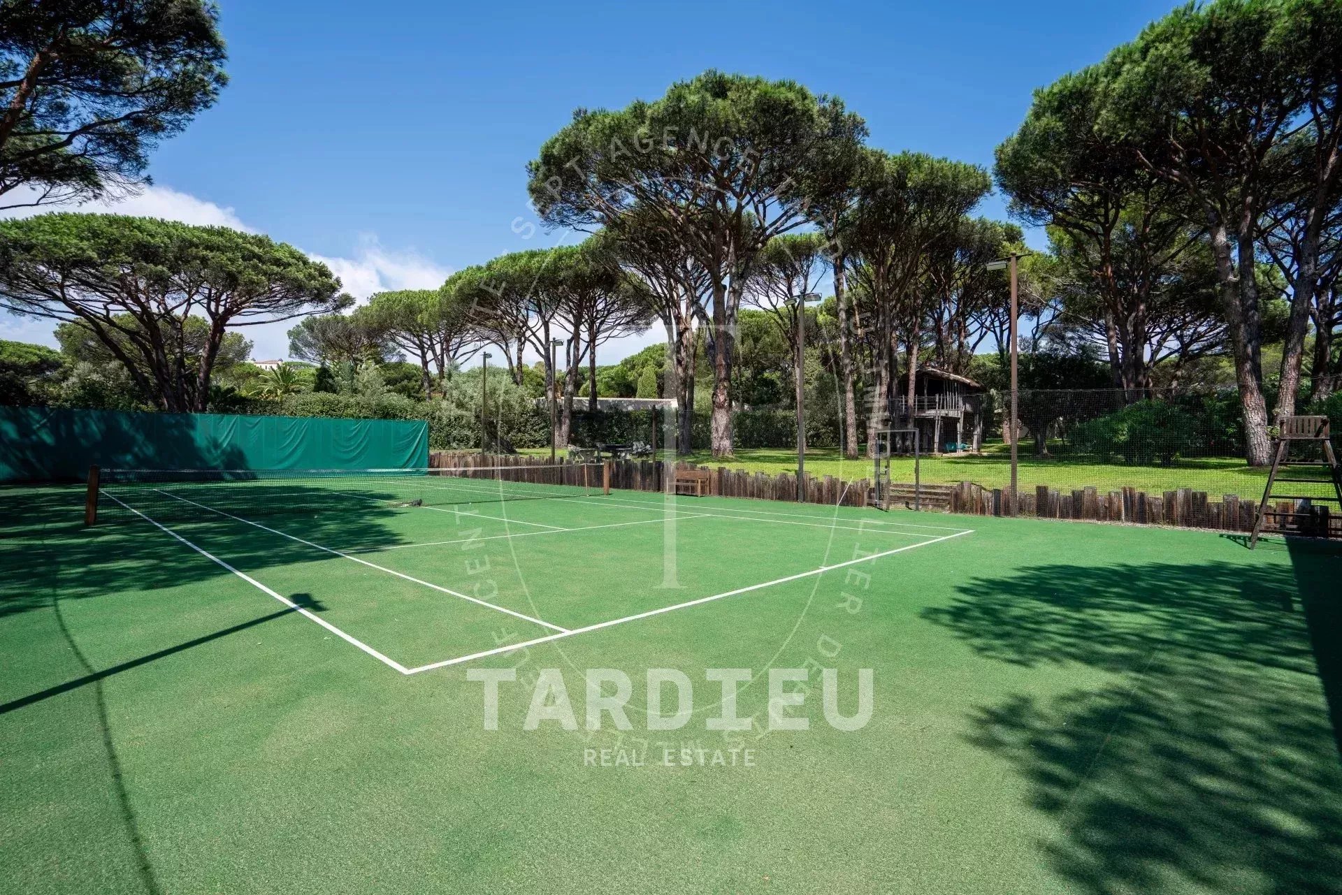 Domaine de pins, proche plages Pampelonne