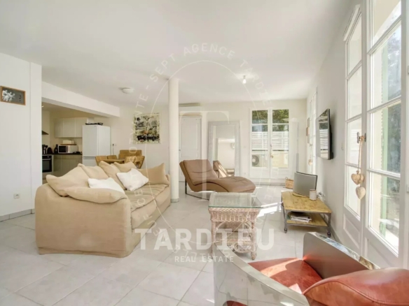 Grimaud : appartement lumineux résidence contemporaine