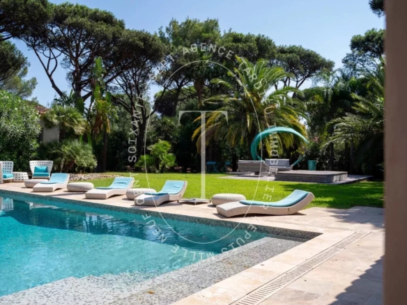 Domaine d'Exception à Proximité Immédiate des Plages de Pampelonne