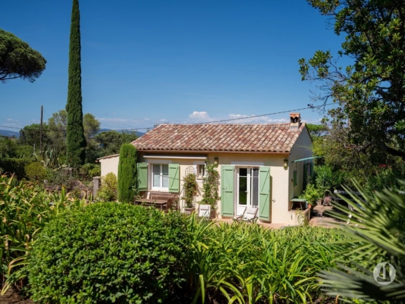 Bare ownership of a house in Capon