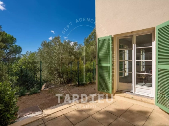 Grimaud : appartement lumineux résidence contemporaine