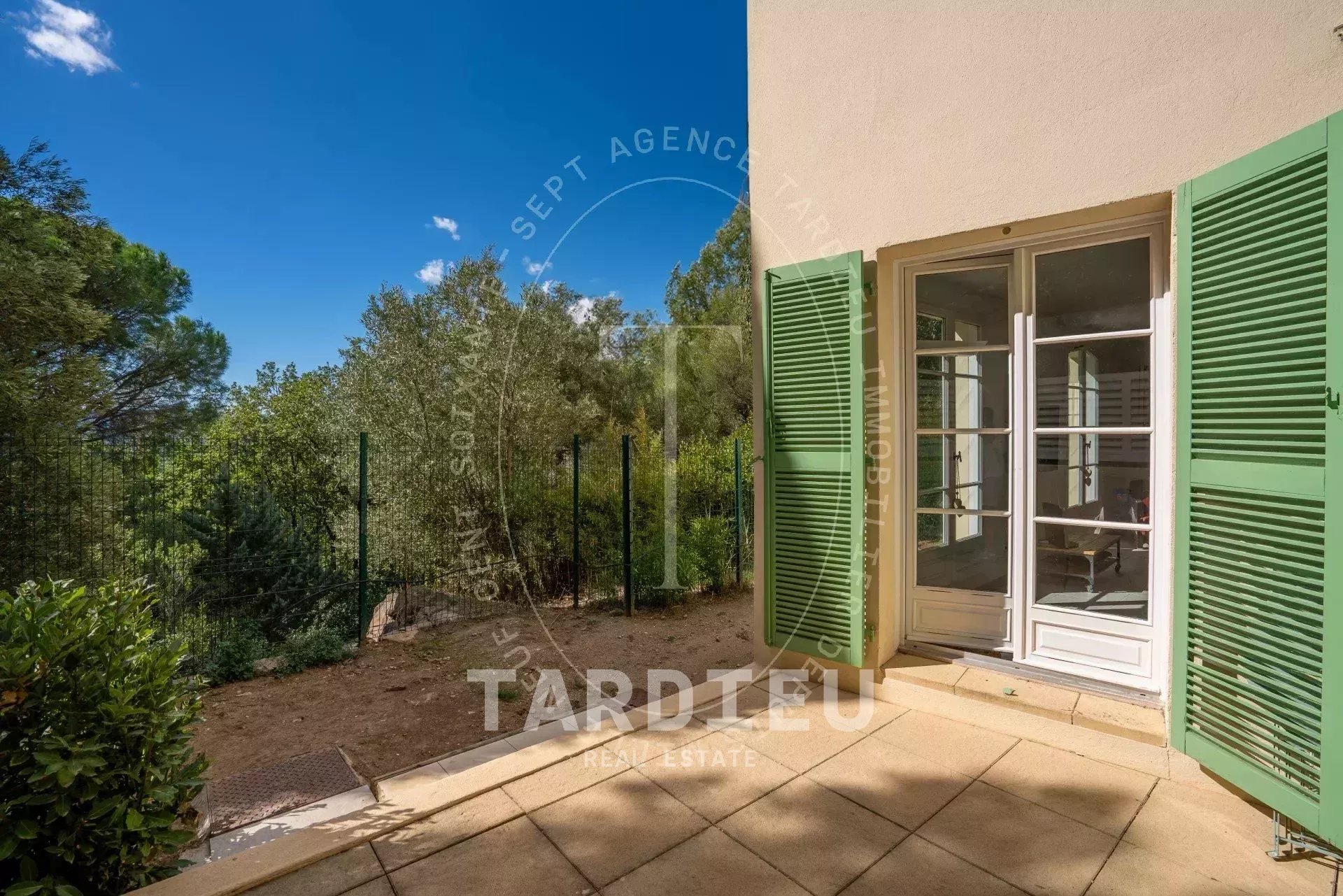 Grimaud : appartement lumineux résidence contemporaine