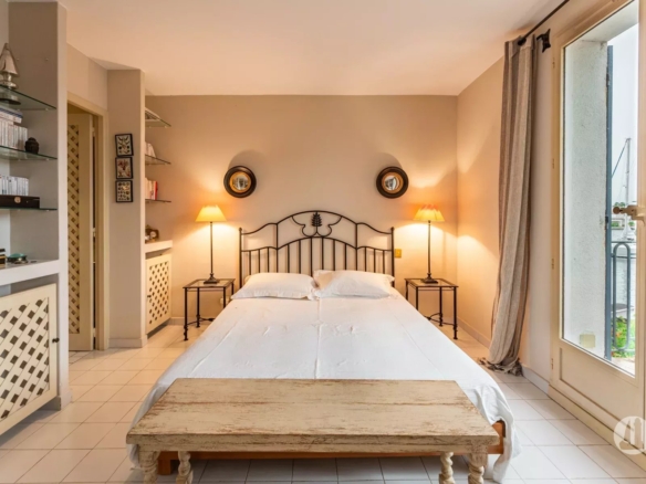 Maison avec amarrage