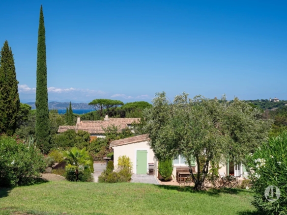 Bare ownership of a house in Capon