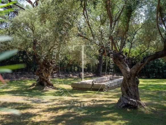 Domaine d'Exception à Proximité Immédiate des Plages de Pampelonne