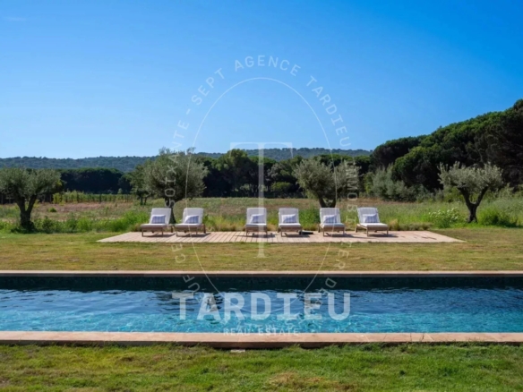 Bergerie restaurée, charme provençal authentique.