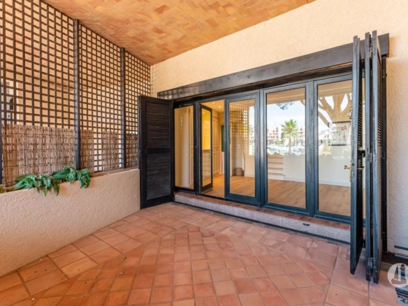 Appartement avec vue sur le port et la mer
