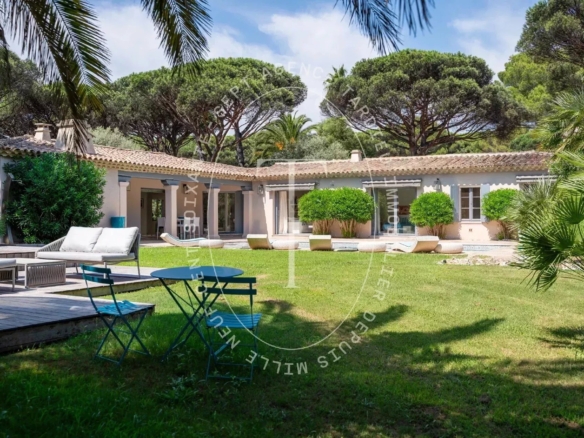 Domaine d'Exception à Proximité Immédiate des Plages de Pampelonne