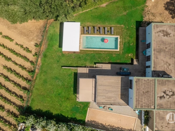 Maison moderne avec vue dégagée sur les vignes