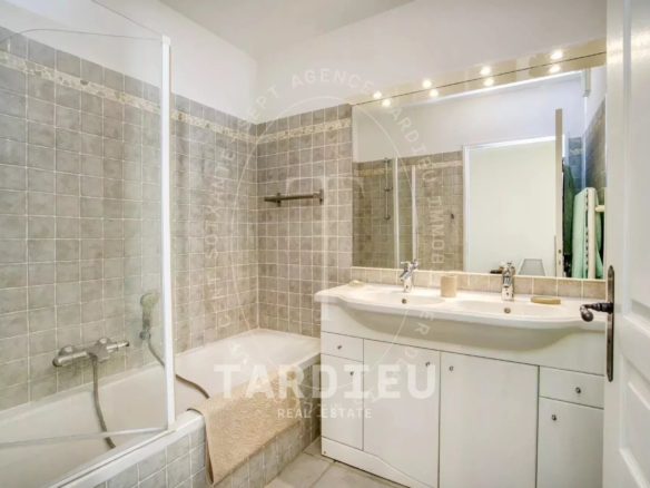 Grimaud : appartement lumineux résidence contemporaine