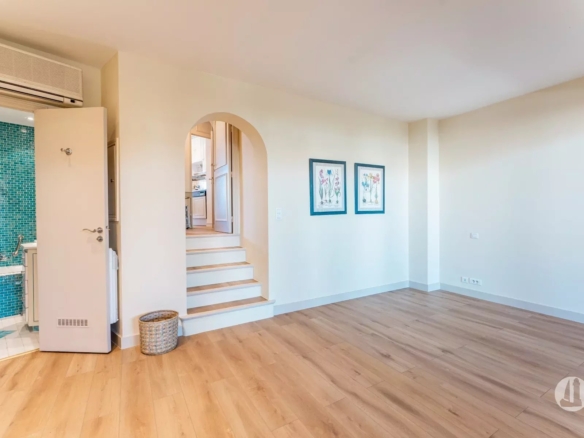 Appartement avec vue sur le port et la mer
