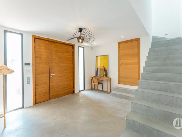 Maison moderne avec vue dégagée sur les vignes