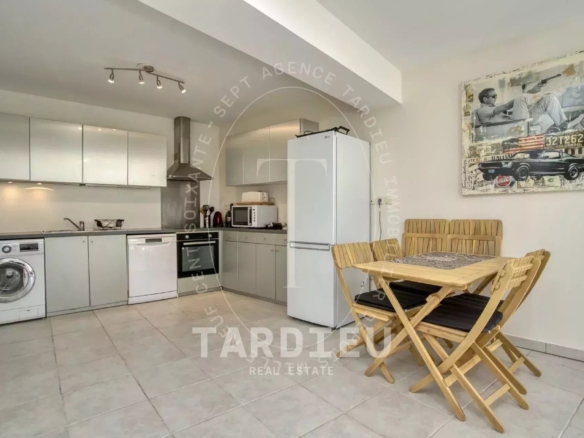 Grimaud : appartement lumineux résidence contemporaine