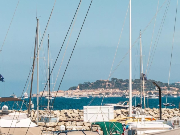 Appartement avec vue sur le port et la mer