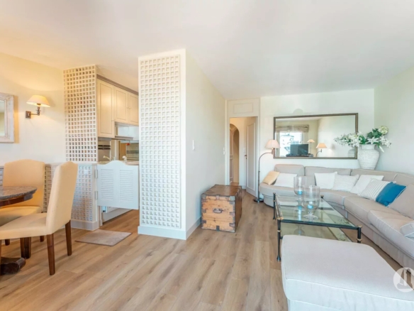 Appartement avec vue sur le port et la mer