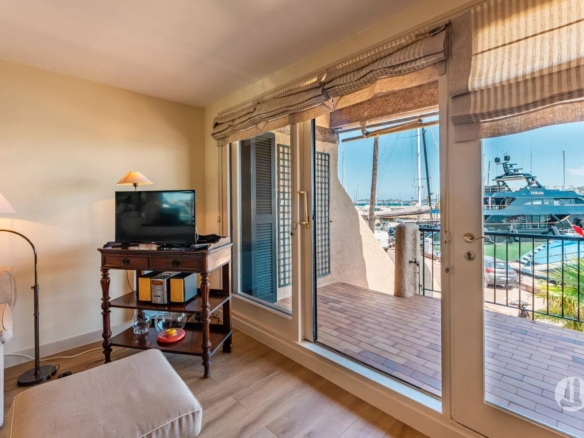 Appartement avec vue sur le port et la mer