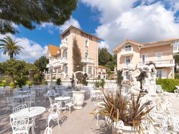 Hôtel de charme 3 étoiles vue mer en plein cœur des vignes.
