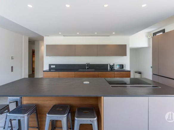 Maison moderne avec vue dégagée sur les vignes