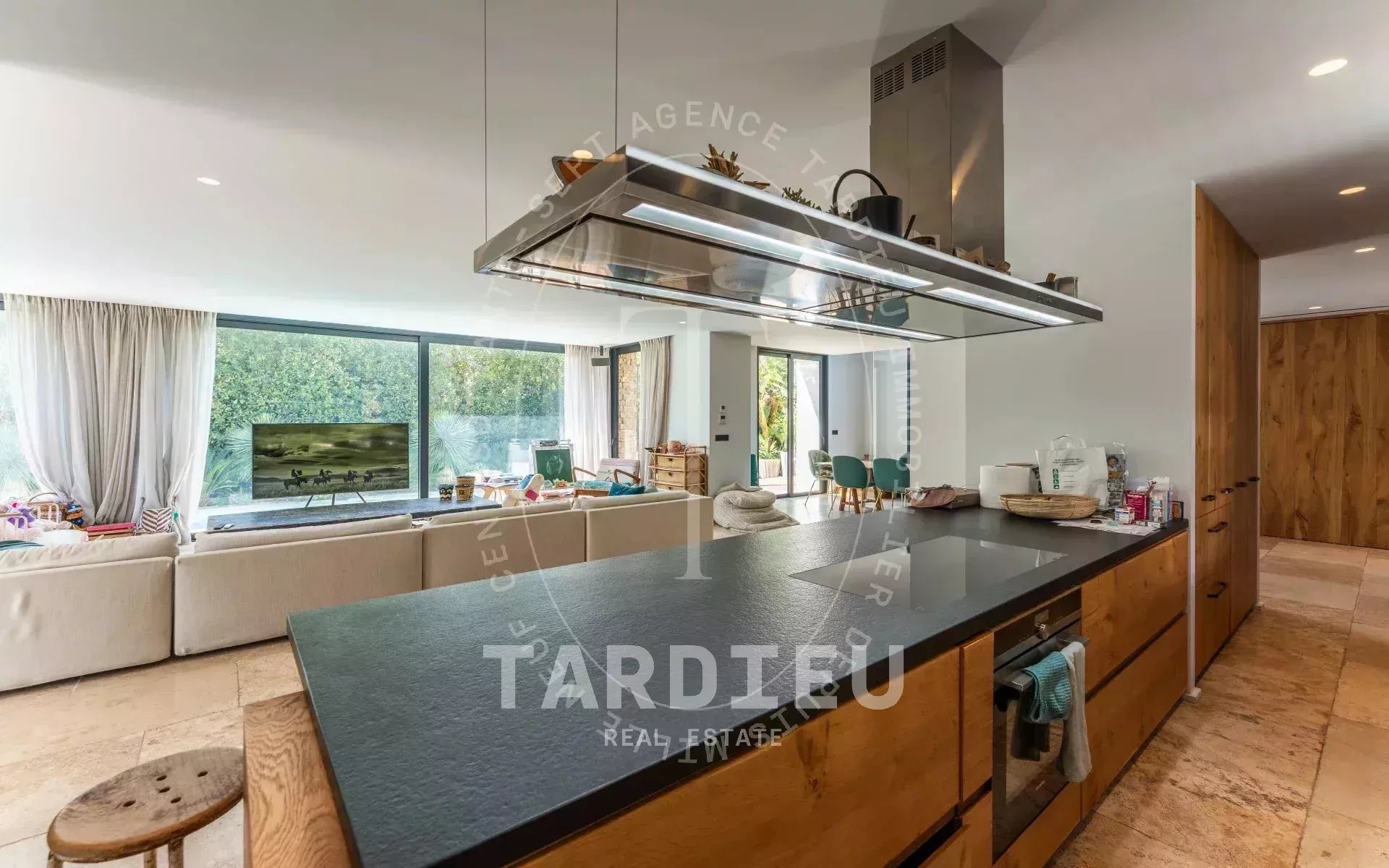 Saint-Tropez Centre : Résidence rénovée 205m²