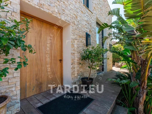 Saint-Tropez Centre : Résidence rénovée 205m²