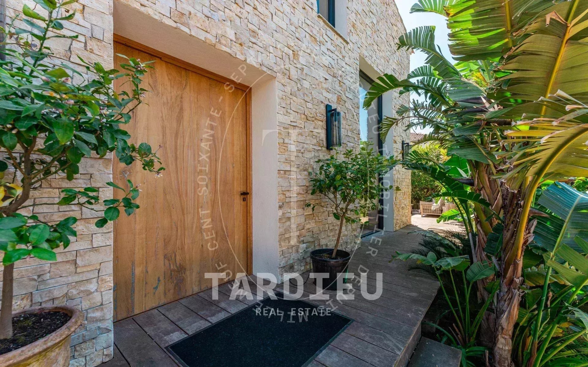 Saint-Tropez Centre : Résidence rénovée 205m²