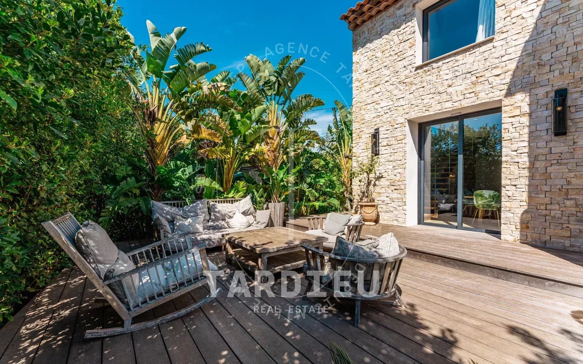 Saint-Tropez Centre : Résidence rénovée 205m²