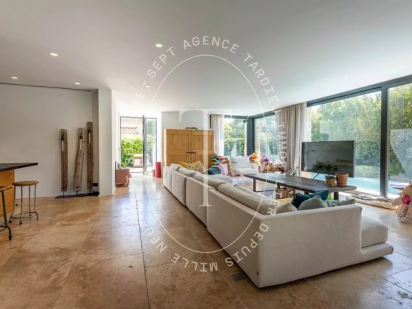 Élégante Villa au Cœur Vibrant de Saint-Tropez