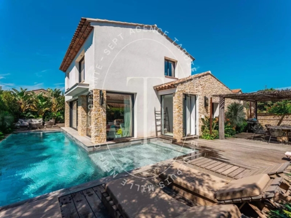 Élégante Villa au Cœur Vibrant de Saint-Tropez