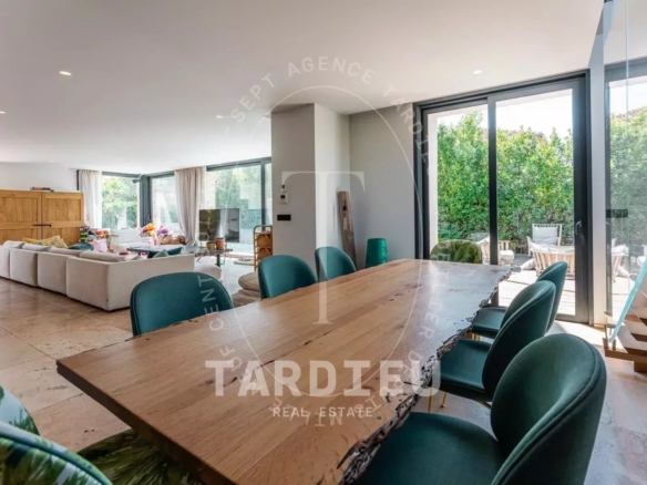 Saint-Tropez Centre : Résidence rénovée 205m²