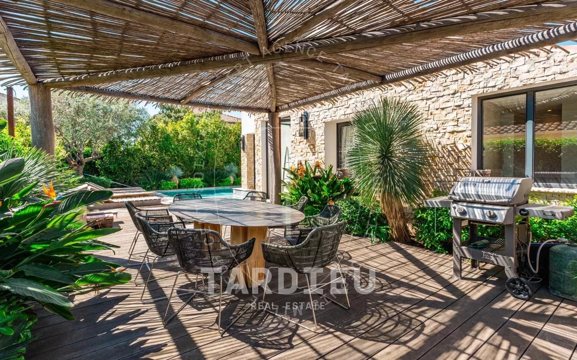 Saint-Tropez Centre : Résidence rénovée 205m²