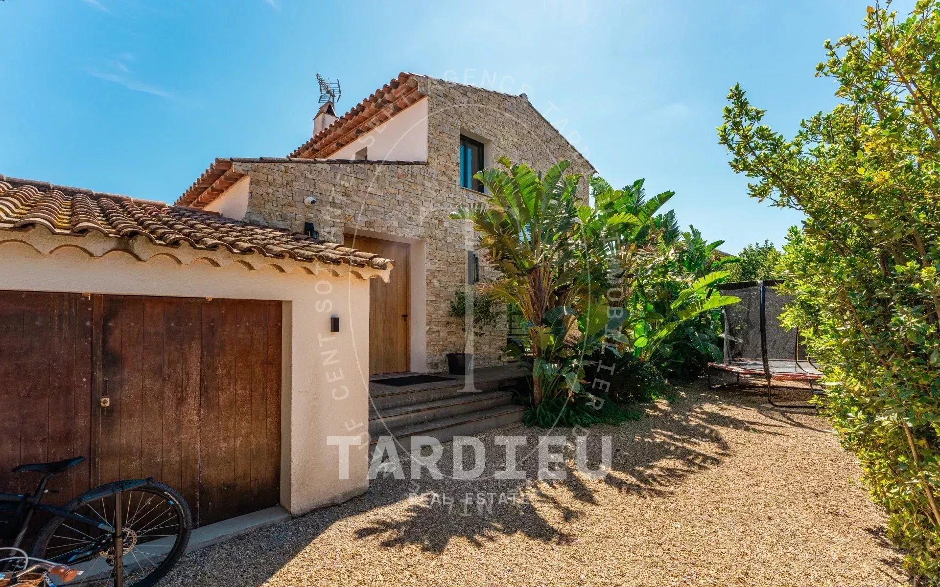 Saint-Tropez Centre : Résidence rénovée 205m²