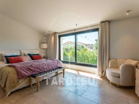 Saint-Tropez Centre : Résidence rénovée 205m²