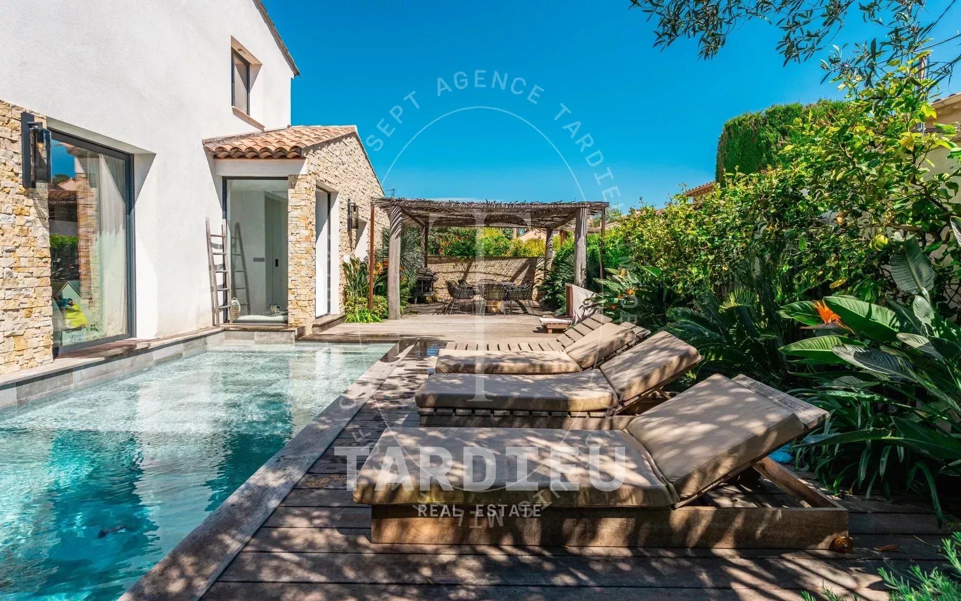 Saint-Tropez Centre : Résidence rénovée 205m²