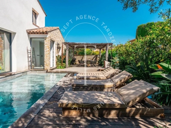 Élégante Villa au Cœur Vibrant de Saint-Tropez