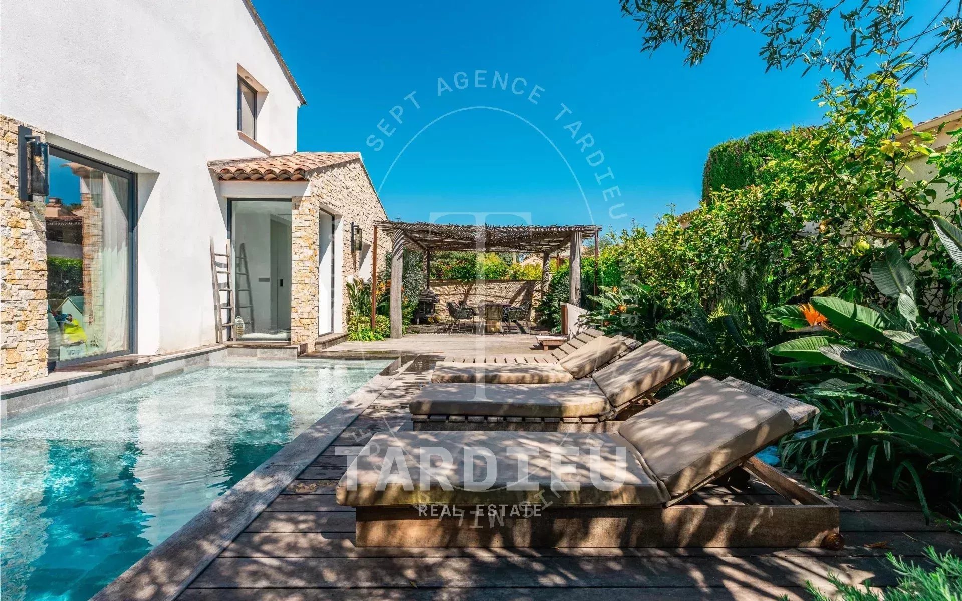 Saint-Tropez Centre : Résidence rénovée 205m²