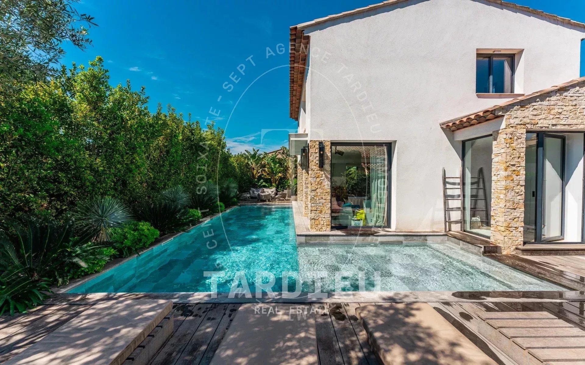 Saint-Tropez Centre : Résidence rénovée 205m²