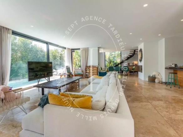 Élégante Villa au Cœur Vibrant de Saint-Tropez