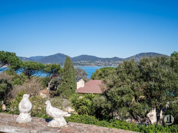GASSIN - VUE MER PROCHE PLAGE