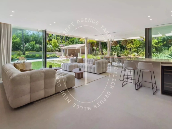 Élégante Villa Contemporaine à Saint-Tropez