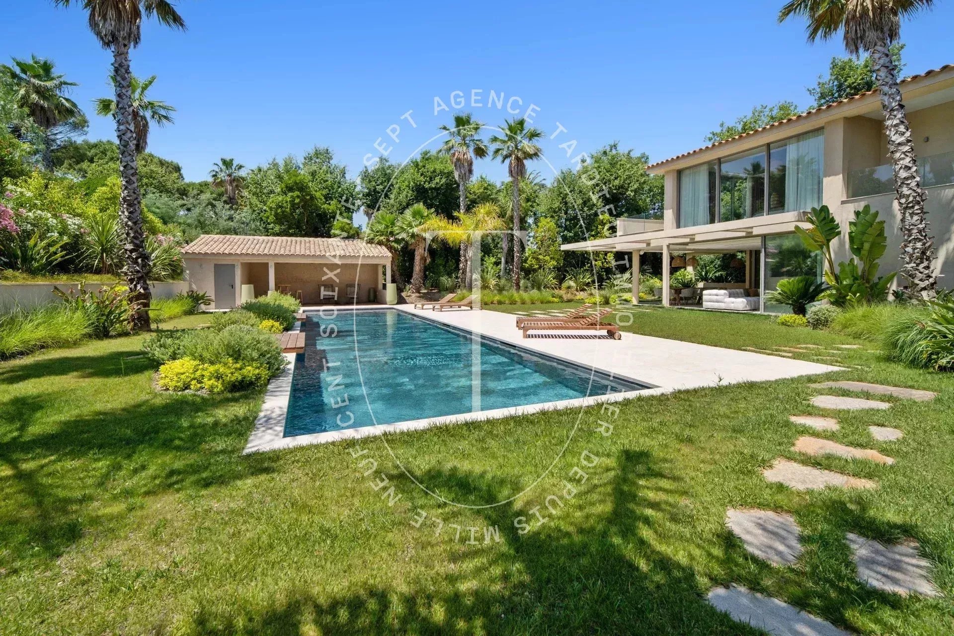 Exceptionnelle Villa à Saint-Tropez : Luxe Contemporain Réinventé