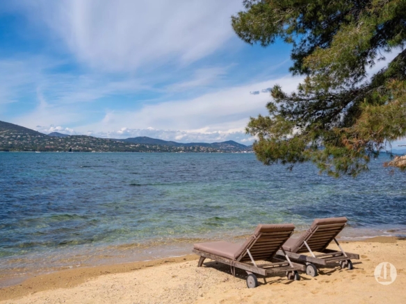 Maison pieds dans l'eau - Gassin