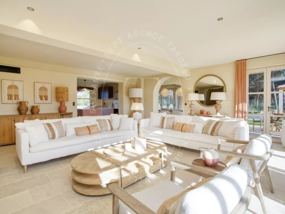Maison d'exception à L'Escalet avec piscine