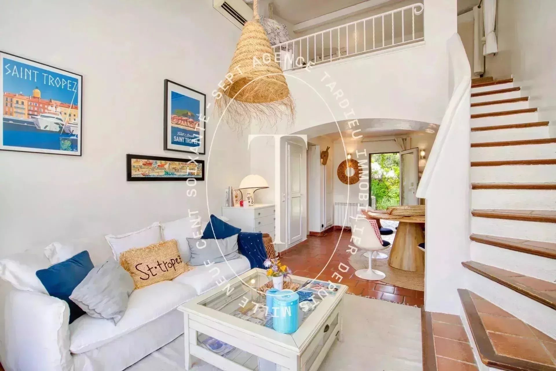 Ramatuelle: Exquisite Bastidon Retreat – Illuminated Coastal Serenity
