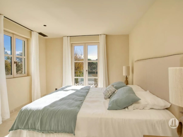 Maison d'exception à L'Escalet avec piscine